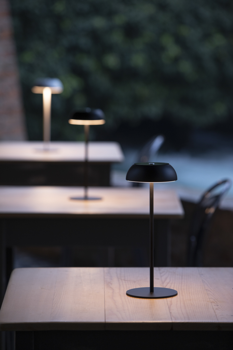 Moderne Tischleuchten, Tischlampen & Schreibtischleuchten fürs Esszimmer von AXO Light Akku-Tischleuchte Float LTFLOATXNENELED